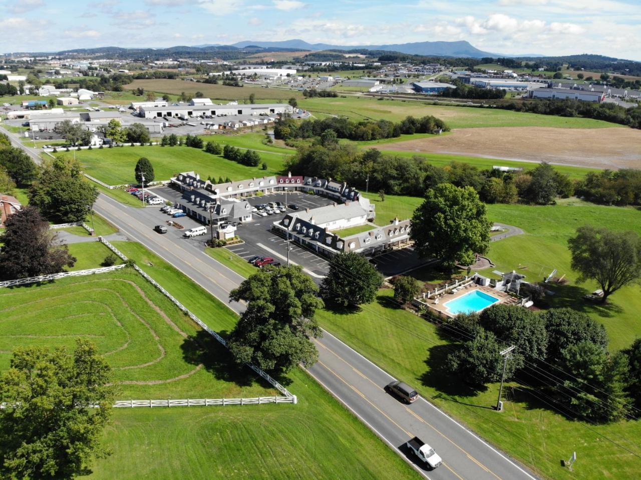 The Village Inn Harrisonburg Exteriör bild