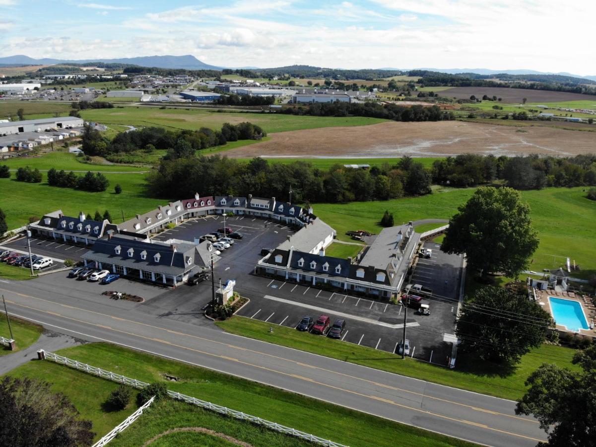 The Village Inn Harrisonburg Exteriör bild